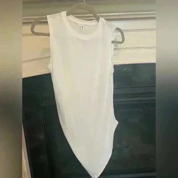 Athleta Cloudlight Restore Asymmetric Tank Top in White Size XXS - Picture 3 of 4